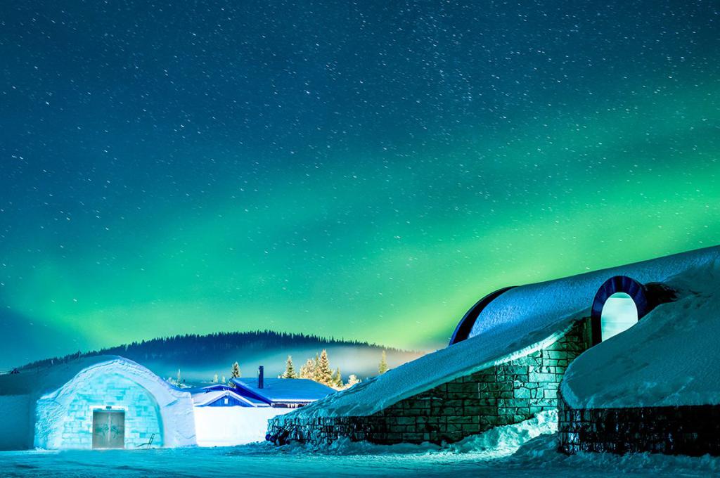 icehotel-northern-lights-slider-1200x797.jpg