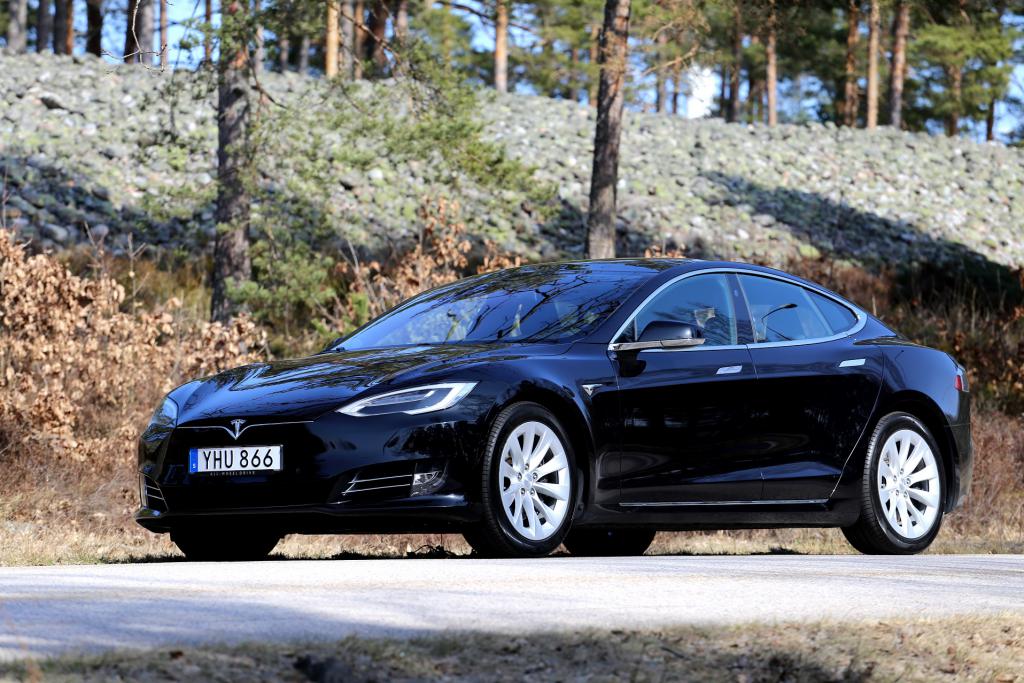 TESLA S75D Tvättad NY liten.jpg