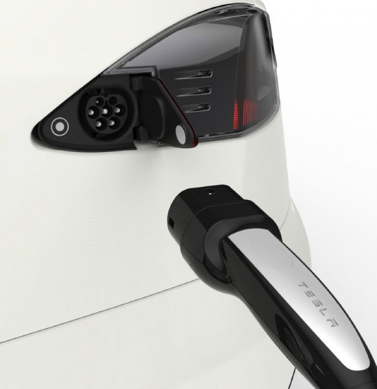 Tesla Model S - Charging Port Europe Mennekes Type 2.jpg