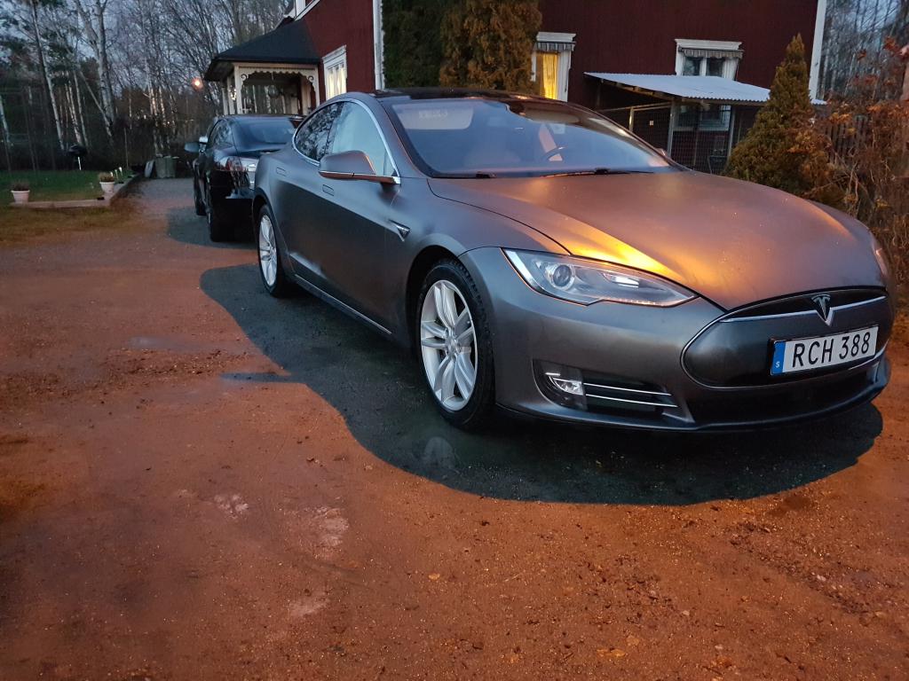 Tesla i skymningen.jpg