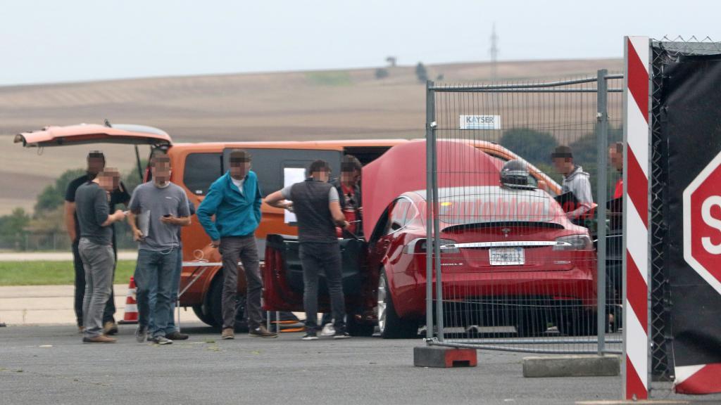 Tesla-Model-S-Nürburgring-preparation-16.jpg