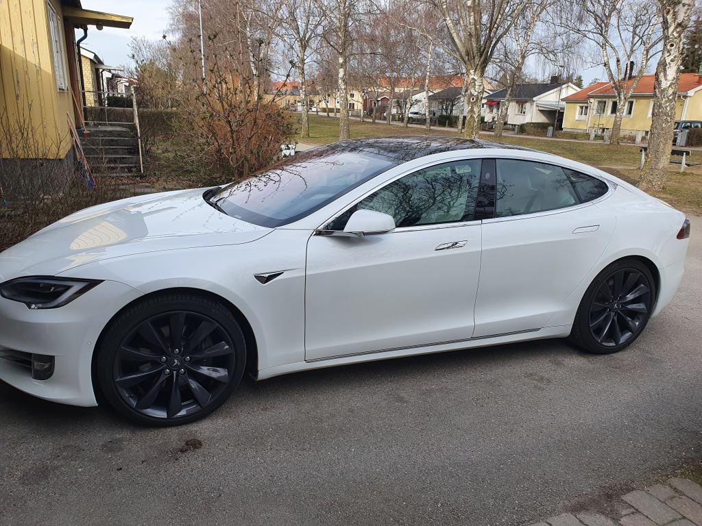 Tesla S - EcoSteaMobil tvättad.jpg