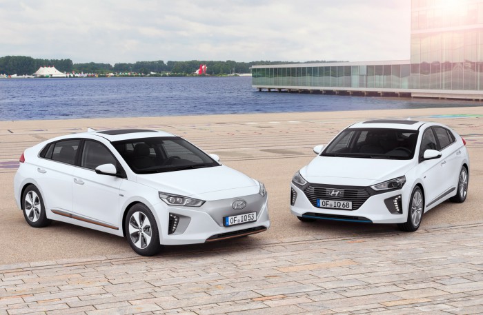 hyundai-ioniq-electric-och-hyundai-ioniq-hybrid-700x457.jpg