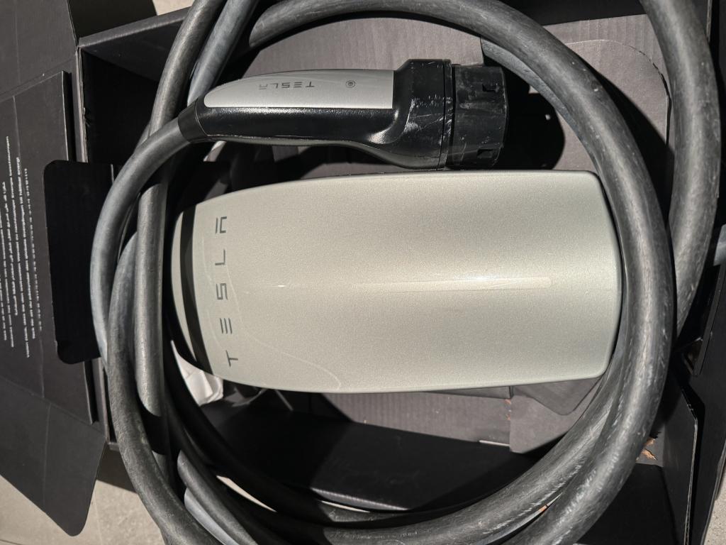 Tesla Wall Connector gen 2