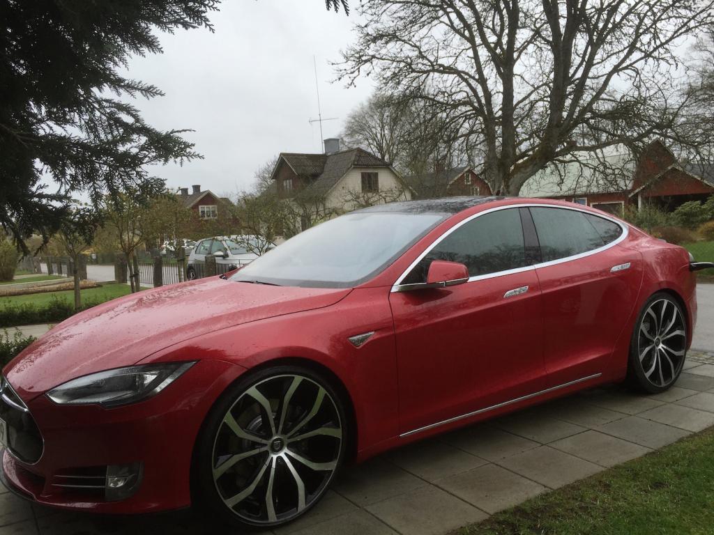 Tesla lackad.JPG