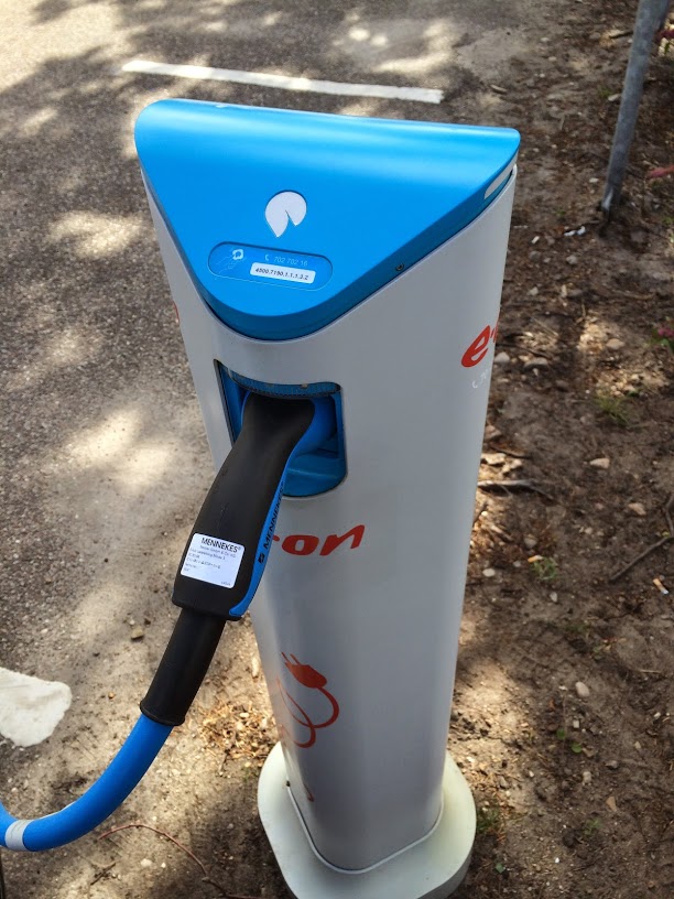 Laddstolpe EON utanför Legoland