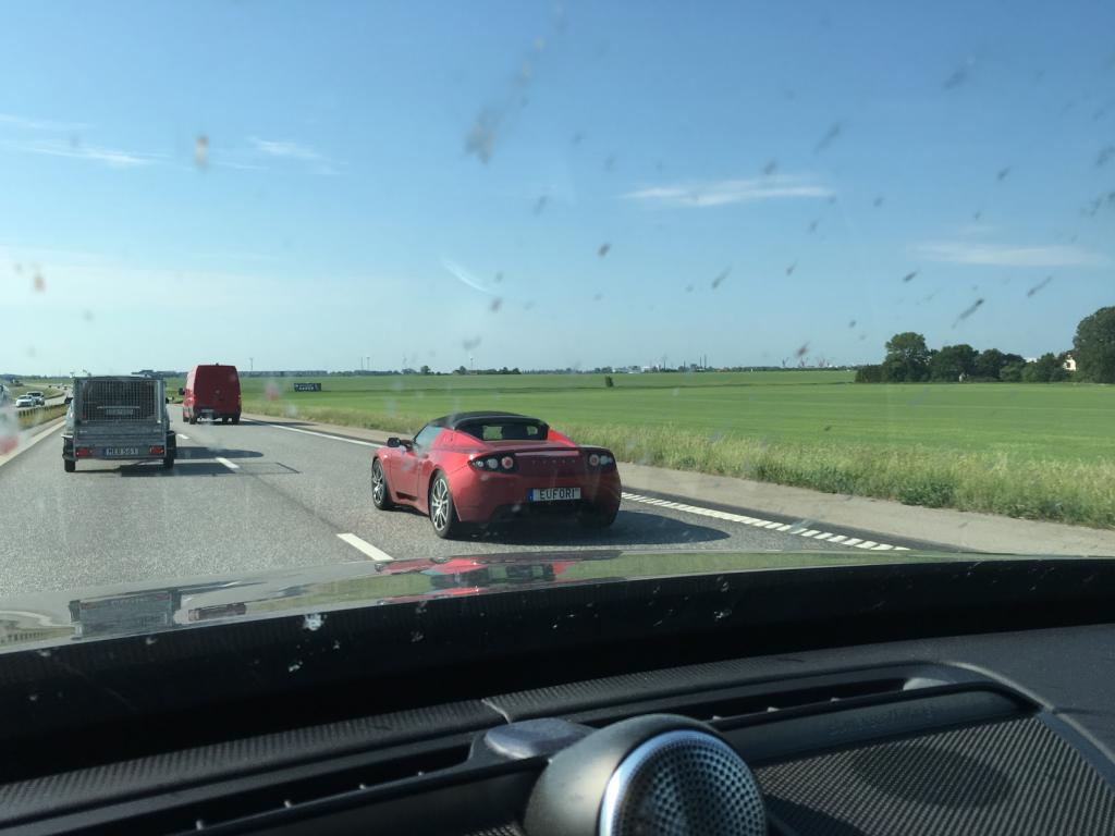 Tesla_Roadster_Summer_Beef.JPG