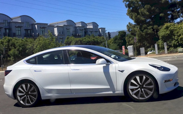 model3_white_20.jpg