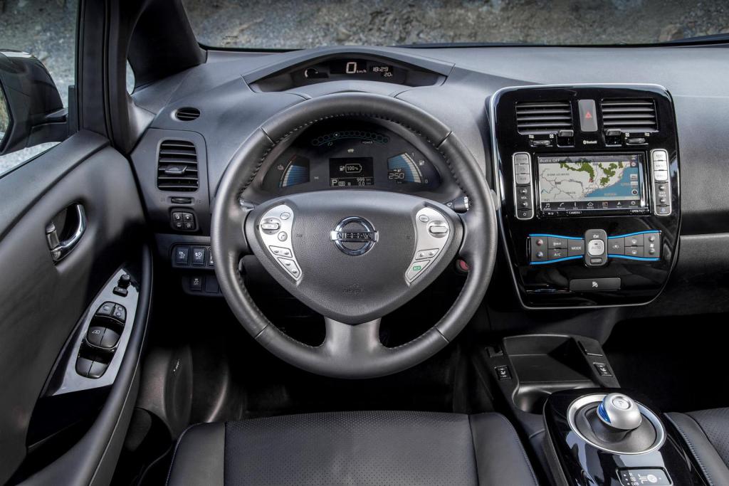 Nissan-Leaf-interior-view.jpg