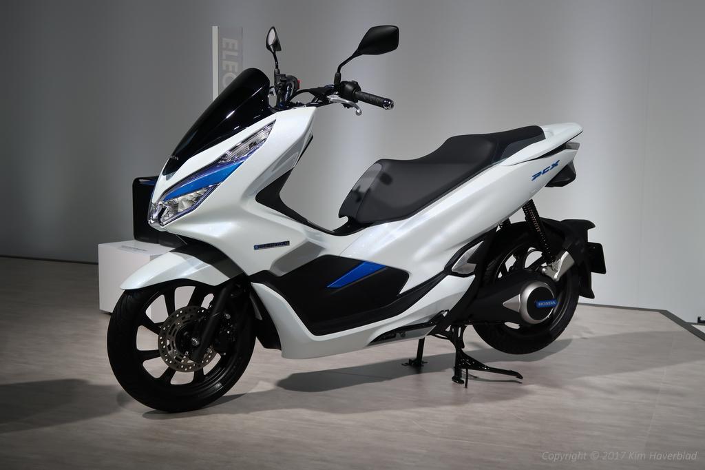 Honda_Electric_Scooter_01.jpg