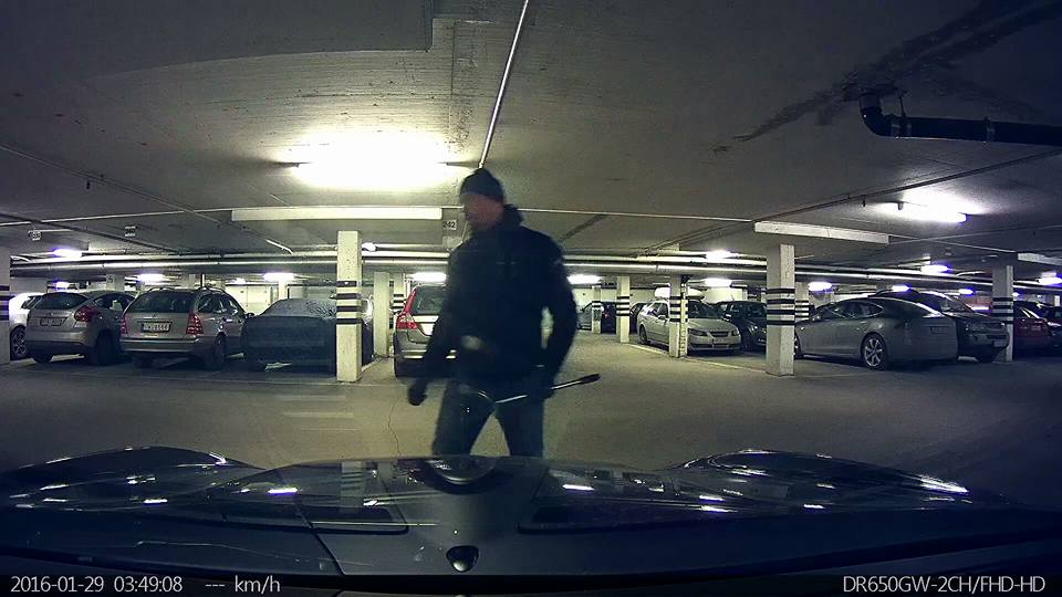 Garage Tesla.jpg