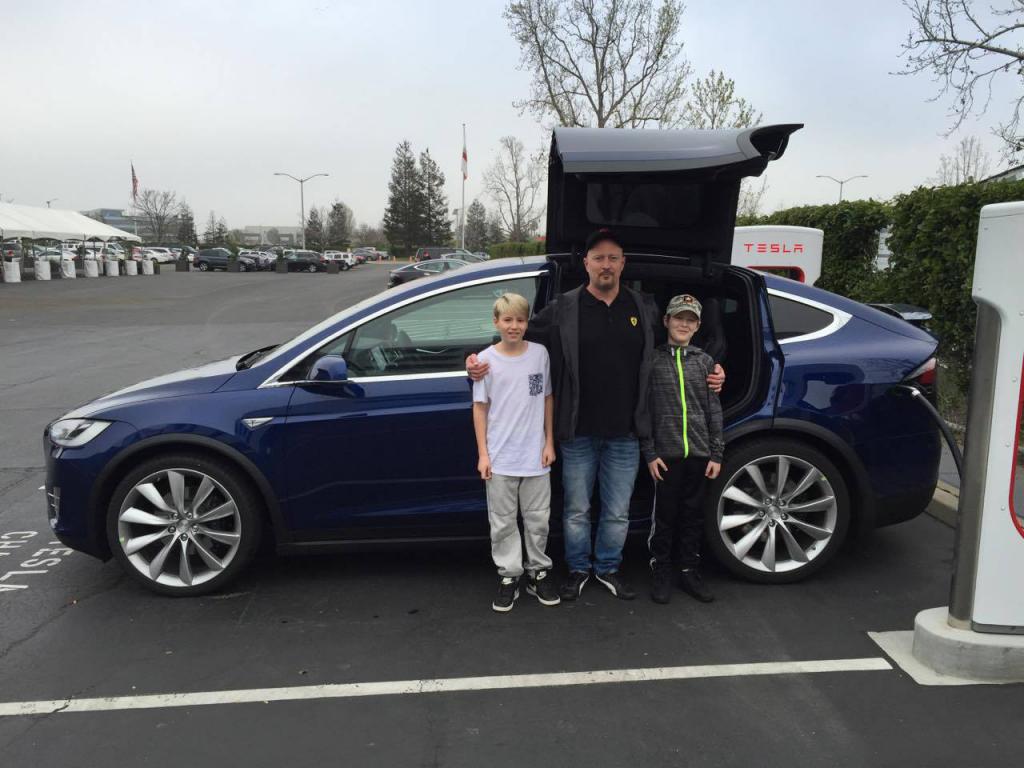 tesla x 4.jpg