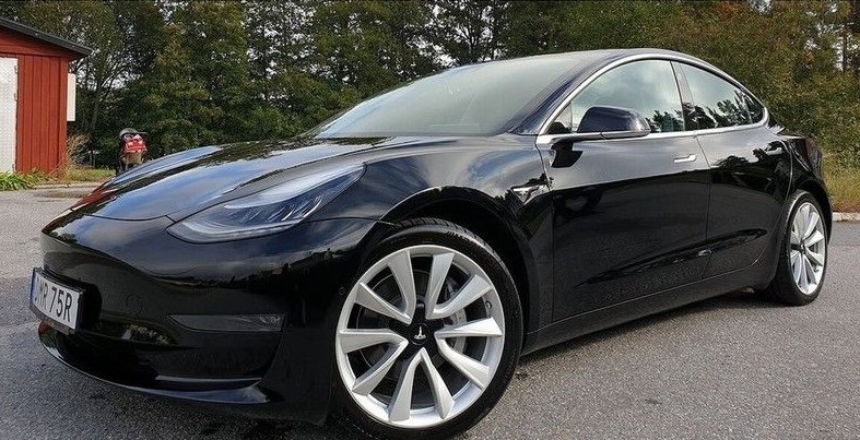 eaa0f09d-7dc1-43aa-9134-08880beb6755_tesla-model-3-long-range-awd-19-tum-leasebar.jpg