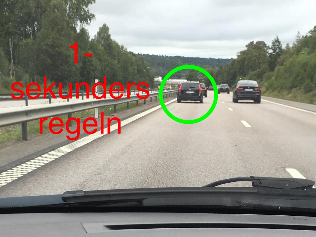 1 s, 130 km/h