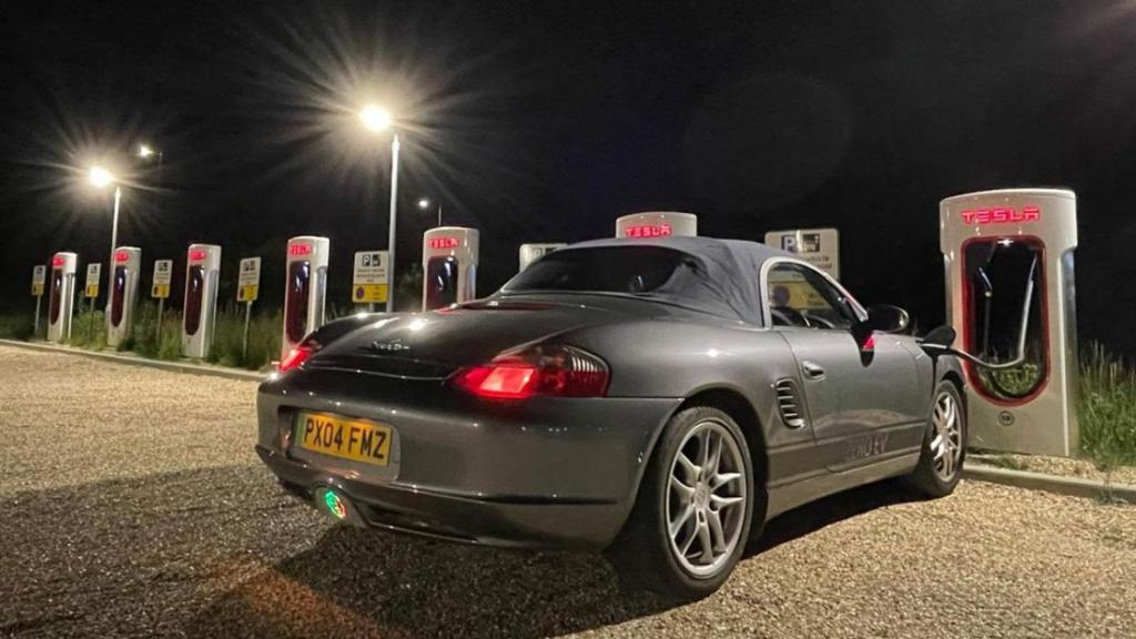 porsche-boxtser-tesla-supercharger-1120x630.jpg