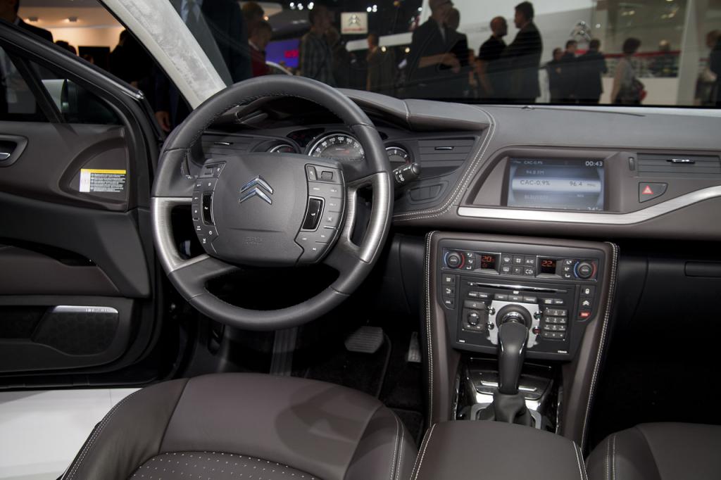 2011-Citroen-C5-Interior-reviews.jpg