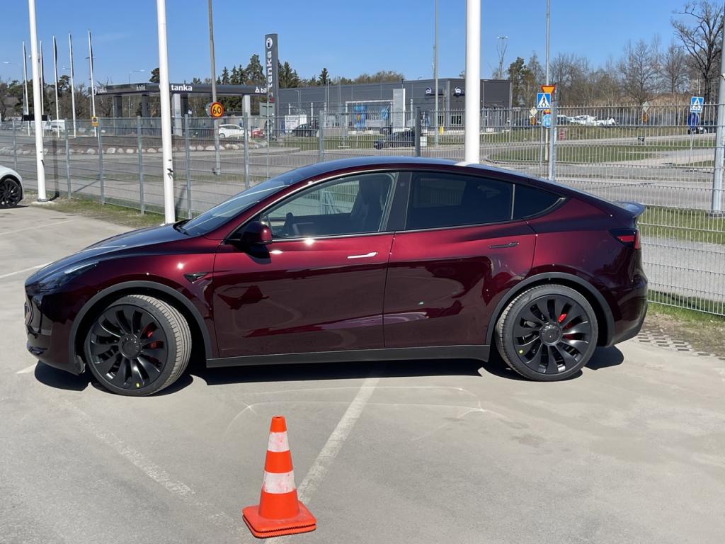 Tesla Model Y MCR Segeltorp 3.jpeg