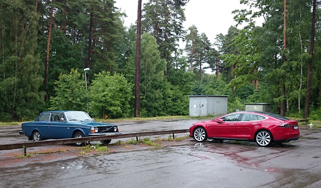 tesla_vs_volvo1.jpg