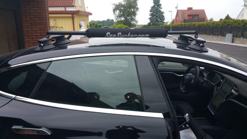 2 Kan förlängas så att den går längs hela bilen. om man vill ha den på det hållet