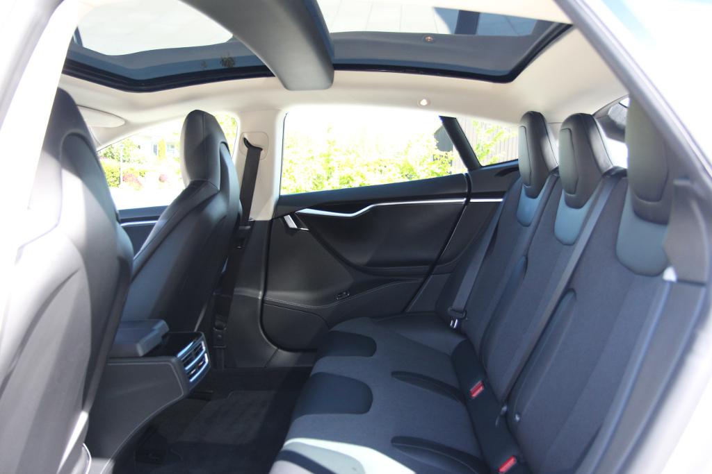 rear_seats_1.jpg