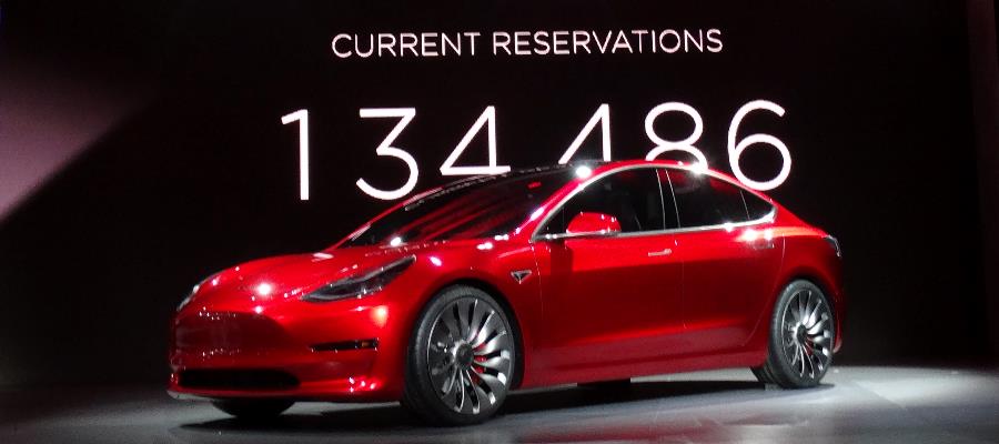Efter eventet var antal reserverade Tesla Model 3 uppe i 134 486...7...8... bilar, räknaren tickade på snabbt! Sedan dess har nog hundratusen(tals?) till reserverats.